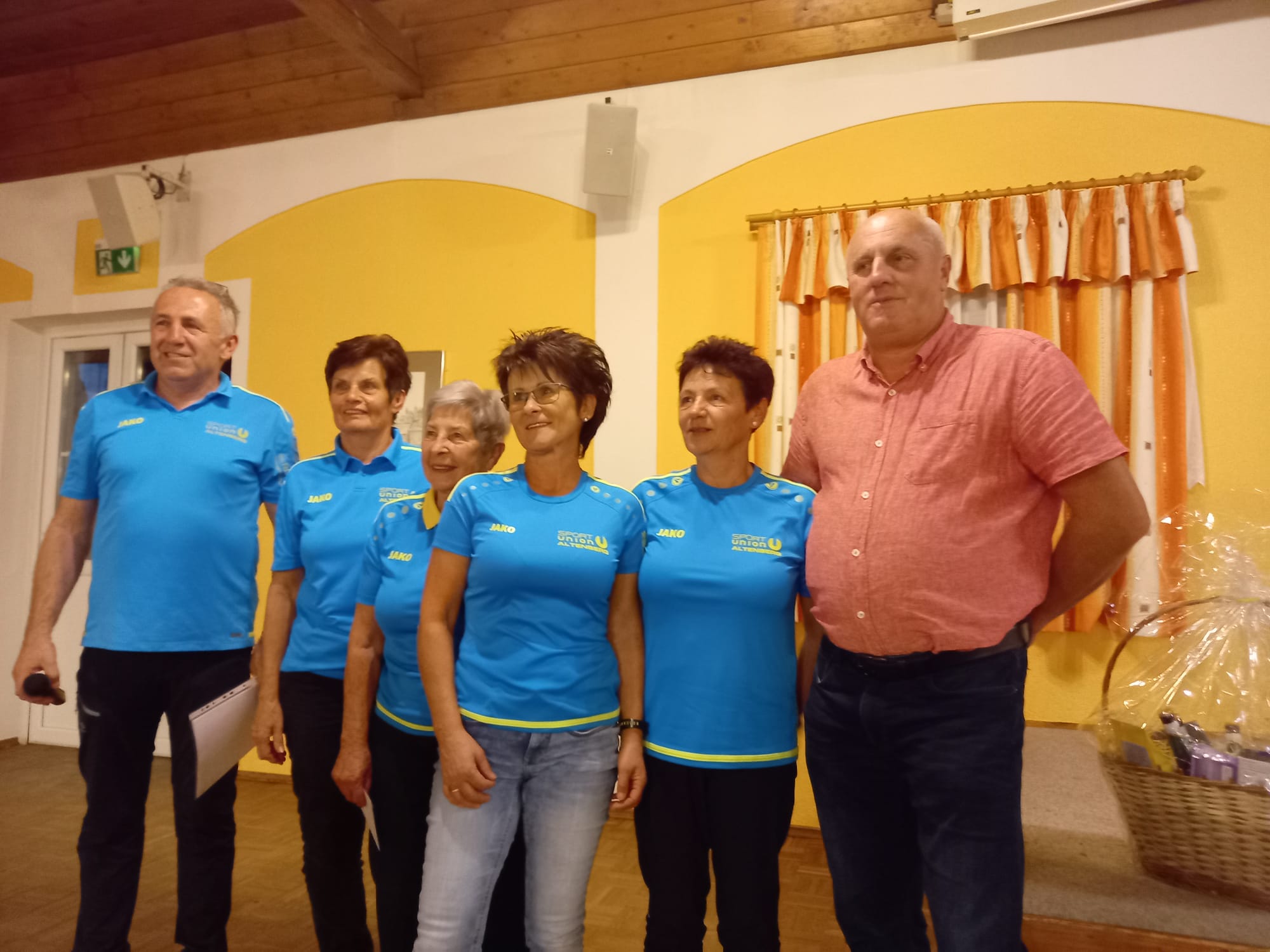 vlnr. Cupleiter Gerhard Wolfinger, Gerti Hartl, Traudi Wagenleitner, Monika Hainzl, Monika Reichör und Cupl. Stellv. Josef Hofstadler Cup 2022 Damen